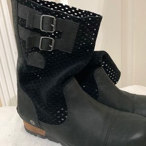 Sorel black booties size 7.5 like new